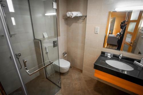 Koupelna v ubytování Sama Muscat Hotel