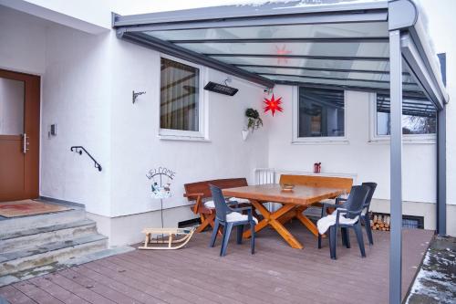 Патио или другая зона на открытом воздухе в Zum Turm - Apartments und Gästezimmer