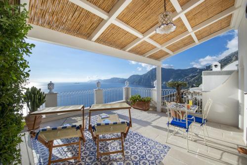 a balcony with a view of the ocean at La Barbera in Praiano