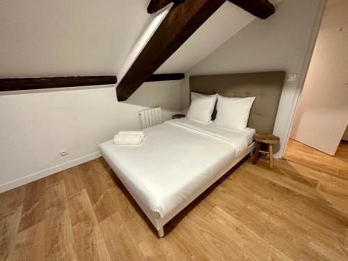 Postel nebo postele na pokoji v ubytování A4 Jacuzzi, ARTEM, Thermal
