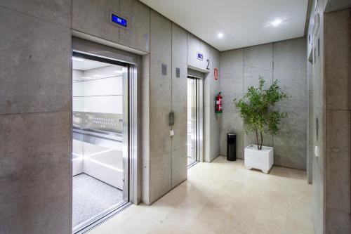 a hallway with a door and a potted plant at ESPACIO 5 - Primera Línea de Playa in Cullera