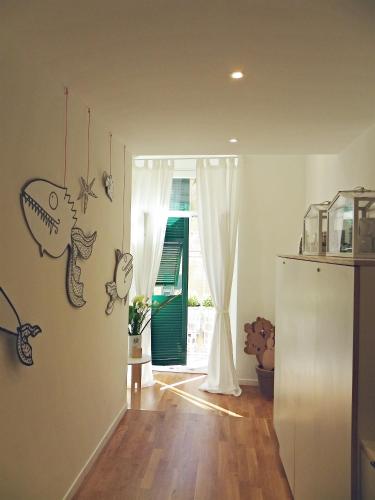 a living room with a hallway with a window at Affittacamere Altamarea in La Spezia