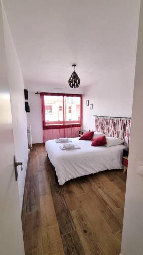 Postel nebo postele na pokoji v ubytování GuestReady - Charming Apt in La Rochelle
