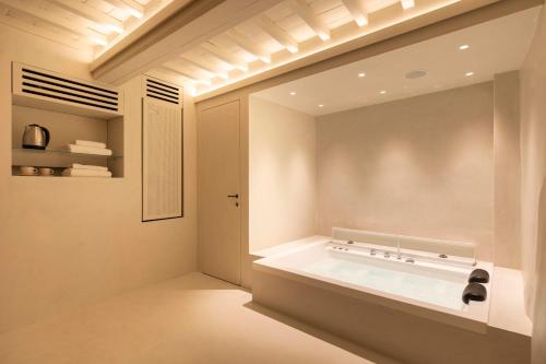 a bathroom with a bath tub in a room at CHIAROMANNI SUITE in Arezzo