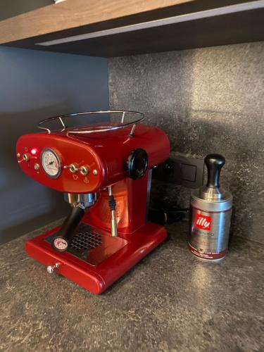 Utensilios para hacer té y café en B&B Art and Sleep