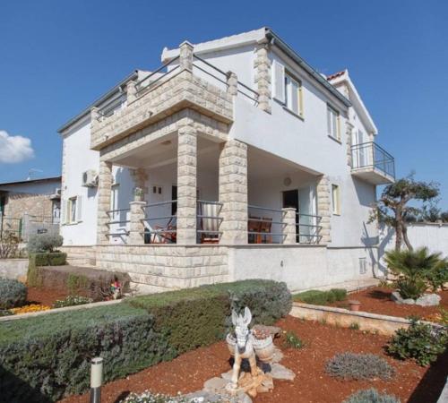 Budova, v ktorej sa apartmánový hotel nachádza