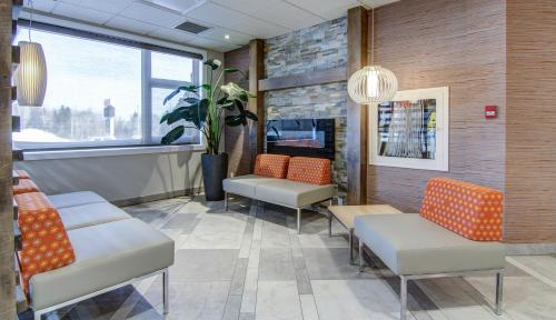 a waiting room with chairs and a potted plant at Chateau Roberval in Roberval