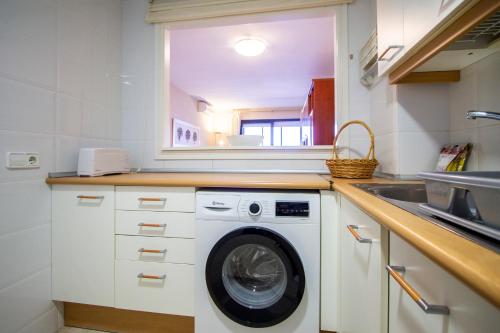a washing machine in a kitchen with a sink at ESPACIO 16 - Primera LINEA PLAYA in Cullera
