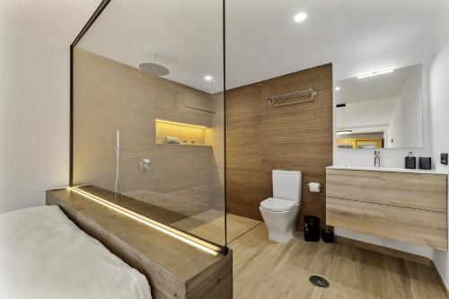 a bathroom with a shower and a toilet and a sink at Villa Atlantico - Planta Baja in Arrecife