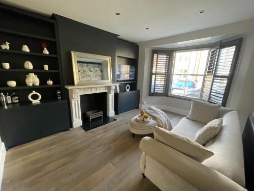 Beautiful 4B.2Ba House + office – Photos 2