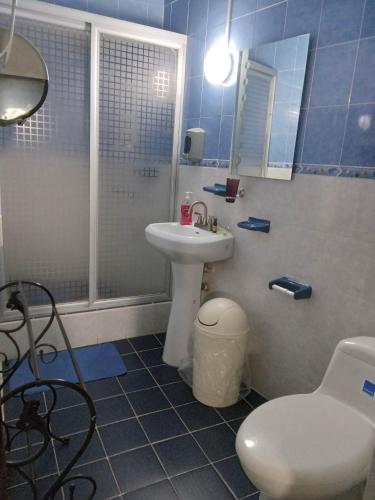 Ένα μπάνιο στο El Hogar de Carmelita