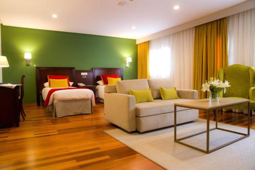 a living room with a couch and a bed at Hotel Escuela Santa Brígida in Santa Brígida