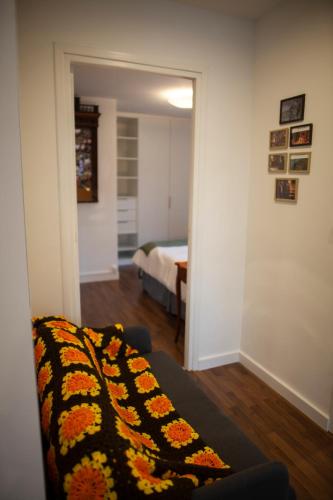a room with a bed and a couch with a blanket at Bienvenue Chez Nous in Bergues