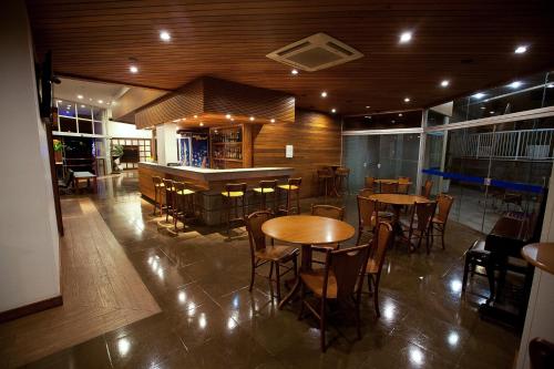 a restaurant with tables and chairs in a room at Hotel Caiuá in Umuarama