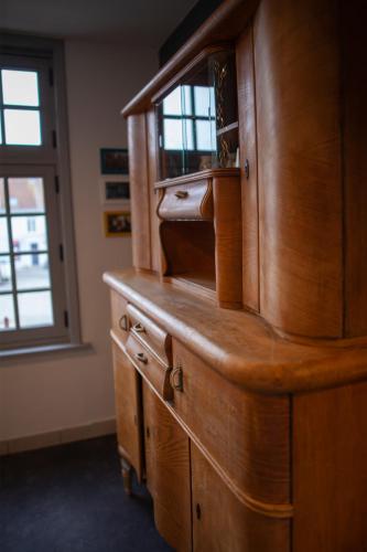 a wooden dresser in a room with a window at Bienvenue Chez Nous in Bergues