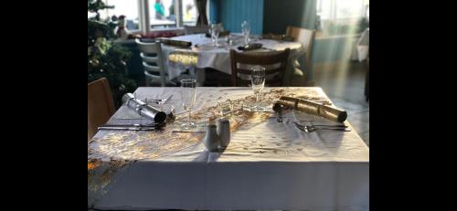 a table with glasses and a bottle of wine on it at Hotel Penwig in New Quay