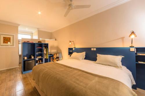 מיטה או מיטות בחדר ב-Sedia Riverside Hotel