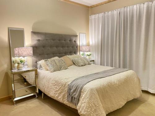 Siena Sun Luxury Suites 객실 침대