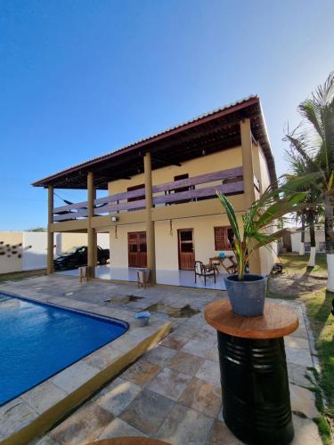 a villa with a swimming pool and a resort at Casa Ferreira Cumbuco in Caucaia