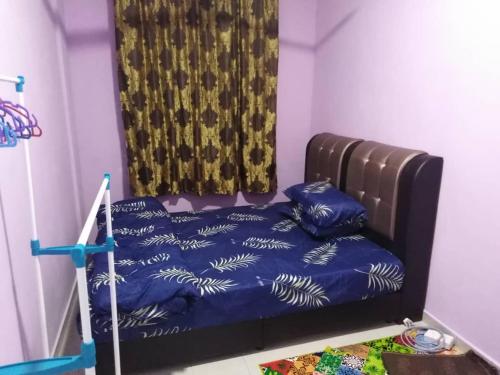 Ein Bett oder Betten in einem Zimmer der Unterkunft Che Wan Homestay