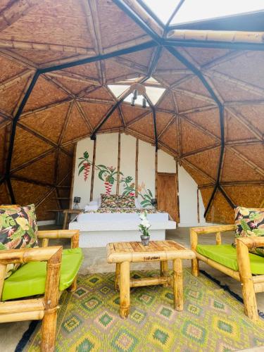 Χώρος καθιστικού στο Ecofuratena Glamping & Experience