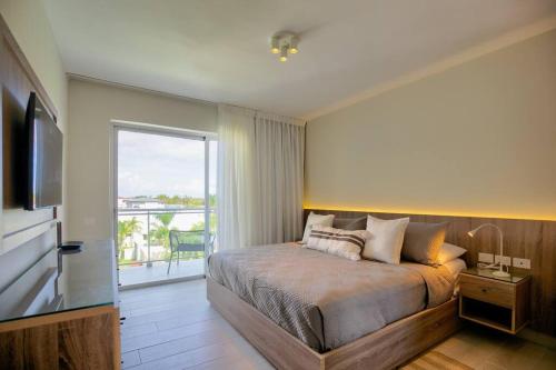 Postel nebo postele na pokoji v ubytování Beautiful Apartment with Pool View at Bayahibe - Vibe Residences 2BDR