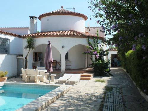 Villa avec piscine privée et jardin pour 6/8 personnes à Castelló d'Empúries, Espagne