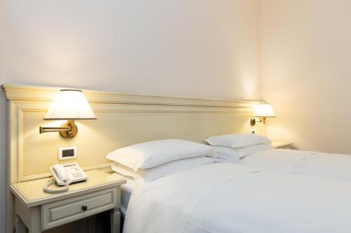 Postel nebo postele na pokoji v ubytování Hotel Alle Acque