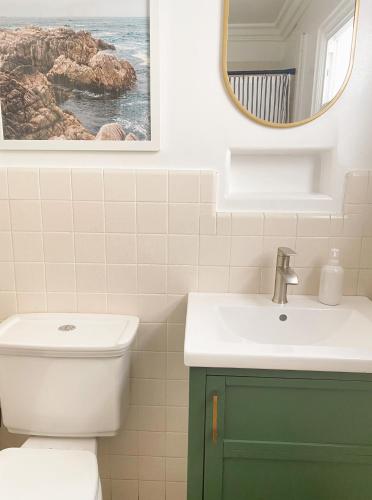 Ένα μπάνιο στο Beach house in the heart of balboa peninsula
