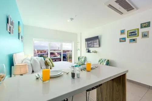 Arubas Getaway with a DowntownHarbour View picture