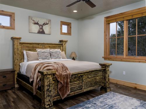 a bedroom with a bed and a window at East Zion Trails Retreat-Hot tub, Resort Amenities, Exceptional in Orderville