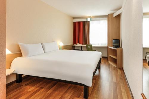 Postel nebo postele na pokoji v ubytování Ibis Jerez De La Frontera Cadiz