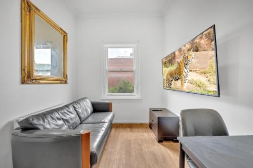 Χώρος καθιστικού στο Grosvenor 3121 Richmond