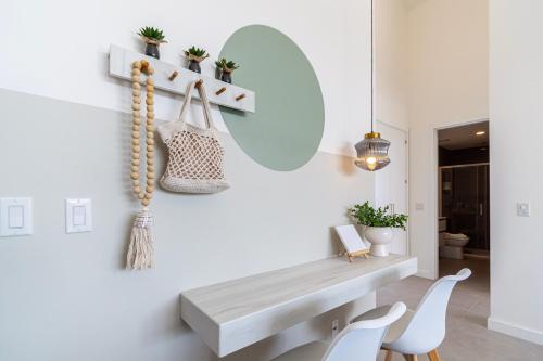  Villa5 - Peace of Heaven Villa in Aruba -  Room  picture :   Tea/Coffee maker    TV    Air conditioning                           