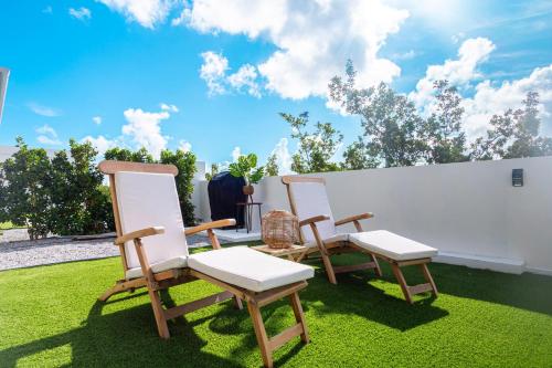  Villa5 - Peace of Heaven Villa in Aruba -  Room  picture :   Tea/Coffee maker    TV    Air conditioning                           