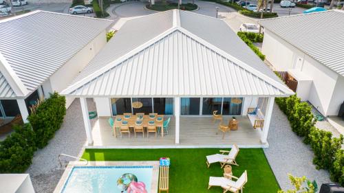  Villa5 - Peace of Heaven Villa in Aruba -  Room  picture :   Tea/Coffee maker    TV    Air conditioning                           