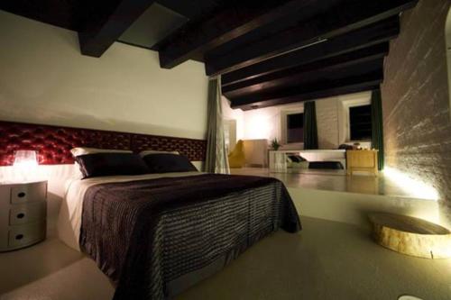 a bedroom with a large bed in a room at Tenuta Silente in Poggio San Marcello 