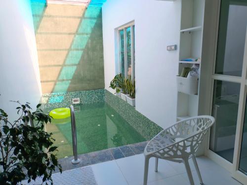 Amritham Holidays Homestay Trivandrumの敷地内または近くにあるプール
