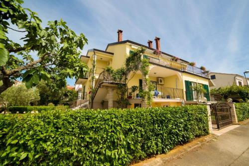 Apartments with a parking space Porec - 19657