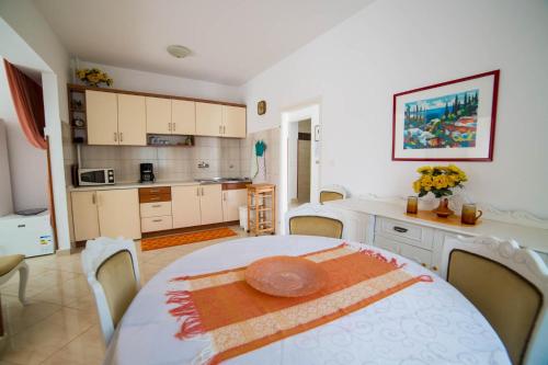 Apartments with parking space Porec - 19657