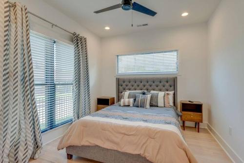 a bedroom with a bed and a ceiling fan at Luxury Downtown Nash/Roofdeck/11 Beds in Nashville