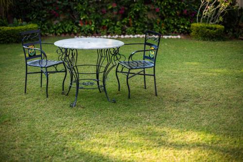 Ein Garten an der Unterkunft Rawla Rawatsar