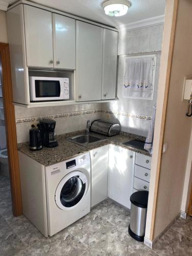 Cozy apartment just 8 min walk from the beach!