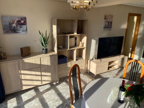 Cozy apartment just 8 min walk from the beach!
