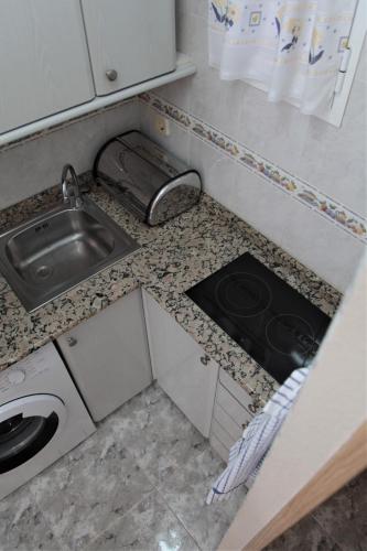 Cozy apartment just 8 min walk from the beach!