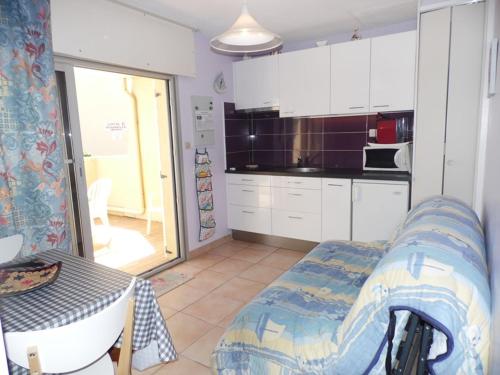 Photo de la galerie de l'établissement Appartement T2 Cabine avec Terrasse et Parking Privé, 4 Couchages, Marseillan - FR-1-326-599, à Marseillan