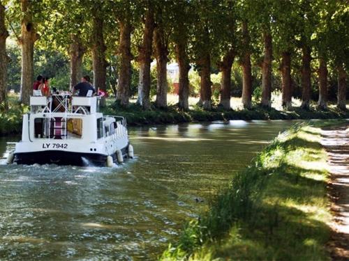 Photo de la galerie de l'établissement Appartement T2 Cabine avec Terrasse et Parking Privé, 4 Couchages, Marseillan - FR-1-326-599, à Marseillan