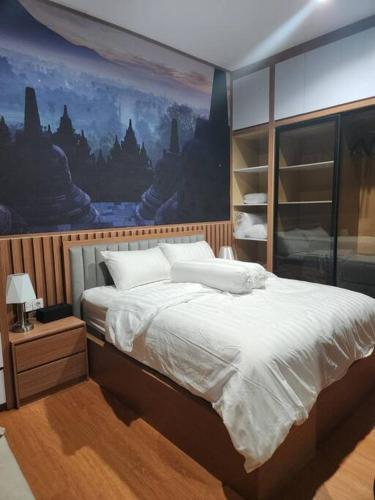 A bed or beds in a room at INEZ Homestay Prawirotaman Yogya