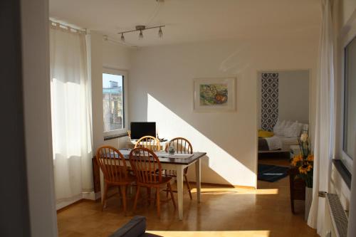 a dining room with a table and chairs at B&B MY PLACE mit Frühstückspaket - with Breakfastbox in Frankfurt/Main