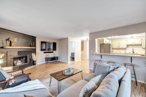 A seating area at Hazelwood Haven Duplex